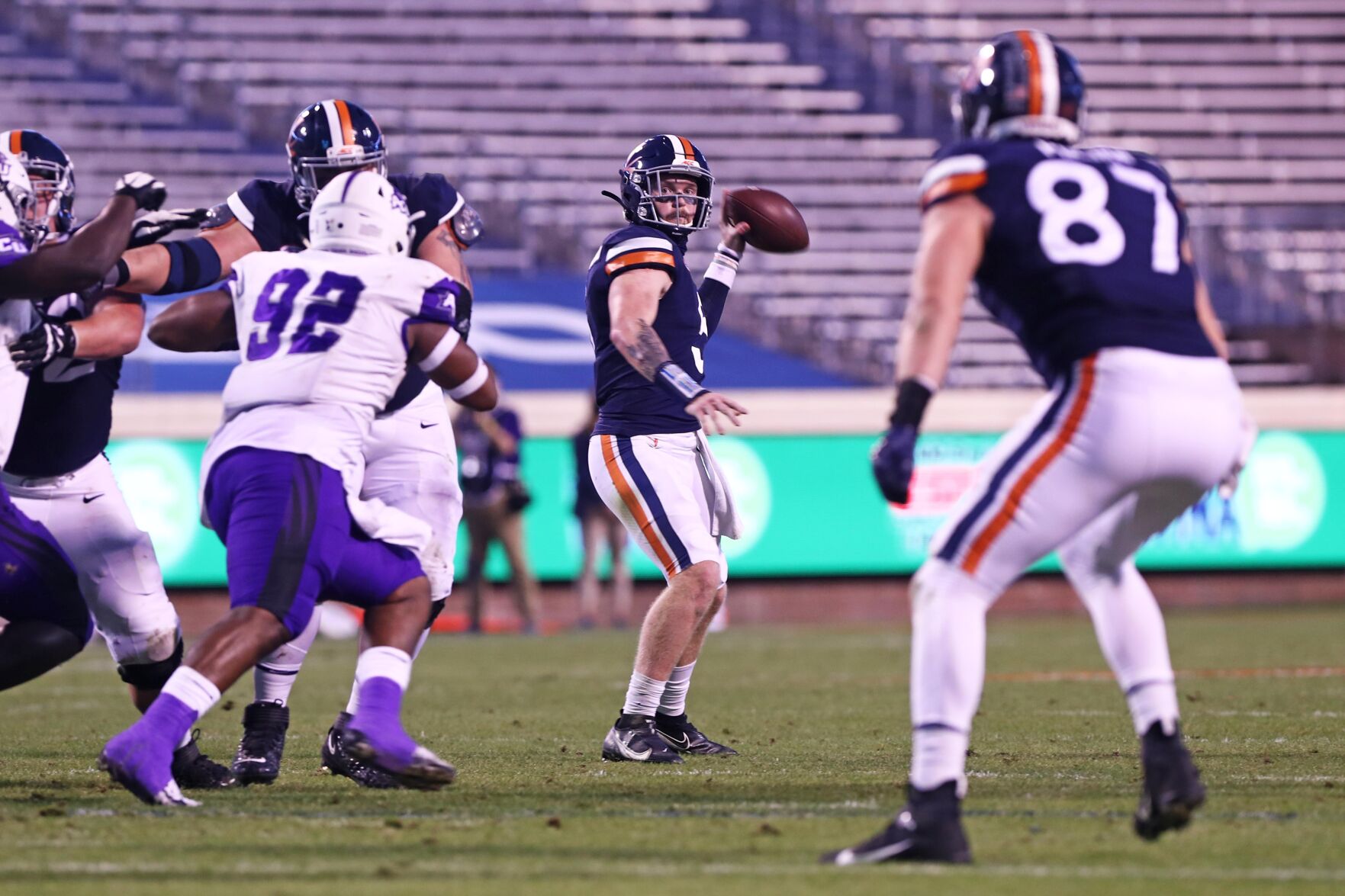 112120-cdp-sports-uvafootball-abilenechristian395.JPG